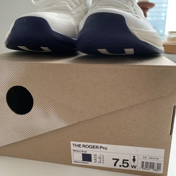 On Cloud ROGER Federer Pro - Women’s Tennis Sneakers - 7.5 - Picture 7 of 7